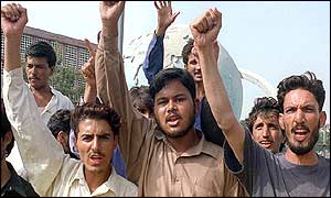 Jamaati members rally