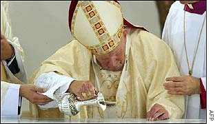 Pope consecrates shrine in Krakow