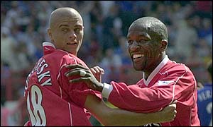 Paul Konchesky gives Charlton an early lead 