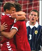 Ebbe Sand celebrates his winning goal