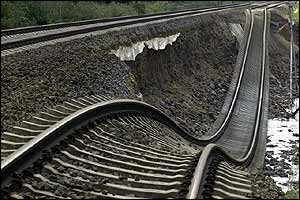 Warped railroad tracks at Tharandt disrupt the Intercity connection to Dresden
