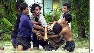 Indian youths quarrel over their share of relief aid in north-eastern Manipur 