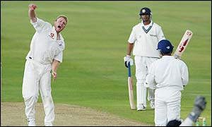 England finally break through as Bangar gloves a short Flintoff delivery down the leg side and Stewart takes the catch