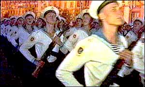 Ukrainian troops in dress rehearsal for Saturday's parade