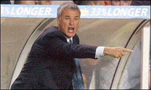 Chelsea manager Claudio Ranieri gesticulates to his team