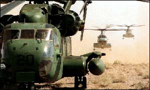 US Marine helicopters on exercise in Arizona desert (pic: US Defense Department)