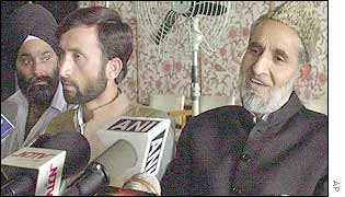 Former separatist AK Hanief (R), leader of a new pro-election front, announces plans