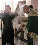  Preparing incense for a re-dedication of St Paul's Chapel ( picture courtesy of www.trinitywallstreet.org )