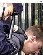 Arrest of a man accused of trying to kill President Chirac on 14 July