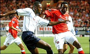 Tottenham's Anthony Gardner (left) challenges Jason Euell for the ball