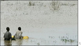 Villagers wade through the floods in Mozambique in 2000
