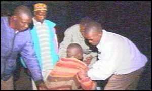 Vigilante group arresting suspects in Nairobi 