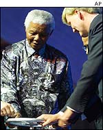 Nelson Mandela opens WaterDome exhibition