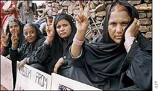 Gas leak victims make the victory sign after a court rules Mr Anderson's charges will not be lessened