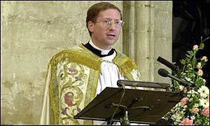 Reverend Tim Alban Jones addressing the congregation 