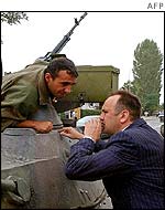Macedonian Interior Minister Ljube Boskovski talking to a member of the Macedonian special police forces