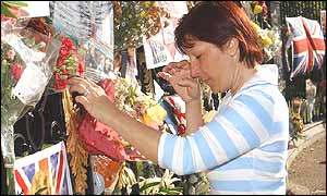 Woman at Kensington Palace 