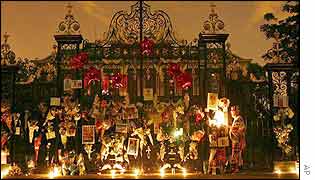 A candlelight vigil is held outside Kensington Palace