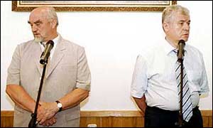 Trans-Dniestr leader Smirnov (L) and Moldovan President Voronin