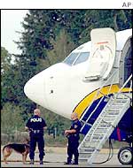 Swedish police by the evacuated Ryanair plane