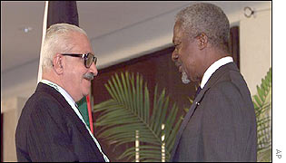 Iraqi Deputy Prime Minister Tarik Aziz (left) and UN Secretary-General Kofi Annan at the World Summit on Sustainable Development in Johannesburg