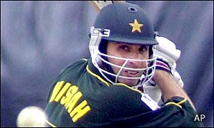 Misbah-ul-Haq salvaged a little pride for Pakistan with his 39