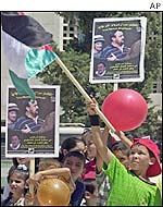 Children demonstrating for the release of Barghouti 