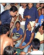 Philippines inspectors in detention camp