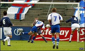 John Petersen puts the Faroes ahead