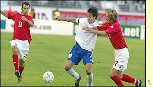 Ryan Giggs and Robbie Savage challenge Jari Litmanen