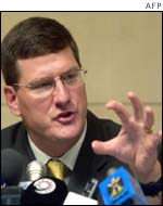 Former UNSCOM Chief Scott Ritter gestures as he delivers a speech at the Iraqi National Assembly 