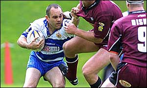 Beckett takes on the Leeds defence