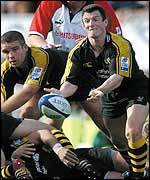 Wasps new scrum-half Rob Howley distributes the ball 
