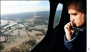 French PM Jean-Pierre Raffarin in helicopter