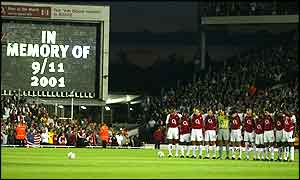 A minute's silence is held at Highbury for the victims of the September 11 attacks