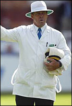 Australian umpire Darryl Harper