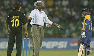 A row erupts between Pakistan bowler Shahid Afridi and Sri Lanka batsman Aravinda de Silva 