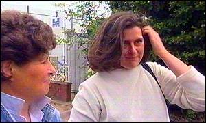 Samantha Richards with her mother Teresa outside the jail 
