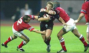 Now way through the Munster defence for Graham Shiel