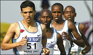 Hicham El Guerrouj runs under 3 minutes and 30 seconds again in winning the 1,500m