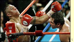 De la Hoya (right) rocks Fernando Vargas with a left hook