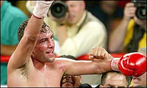  De La Hoya was ahead on two scorecards and behind on the third when he caught Vargas 