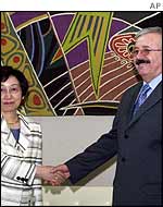 Japanese foreign minister Yoriko Kwaguchiu meets Iraqi counterpart Naji Sabri