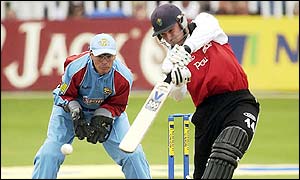 Mike Powell scores 74 as Glamorgan set Kent a modest total of 226-7 