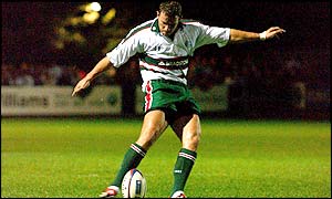 Tim Stimpson kicks his 1,000th Premiership point