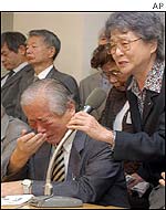 Shigeru Yokota (left) wails as his wife, Sakie, speaks in tears during a press conference in Tokyo after learning their daughter, Megumi, is confirmed dead 