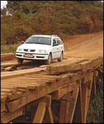 A precarious bridge near Brasil Novo