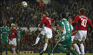 Giggs soars to head Manchester United's first goal