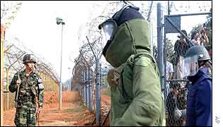 South Korean deminer and soldier on the border