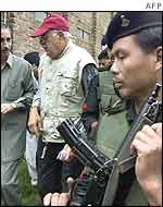 Chief Minister Farooq Abdullah (2nd L) surrounded by commandos 
